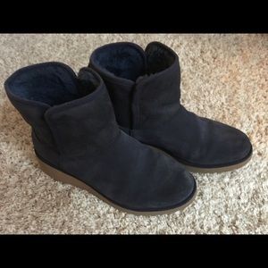 UGGS!